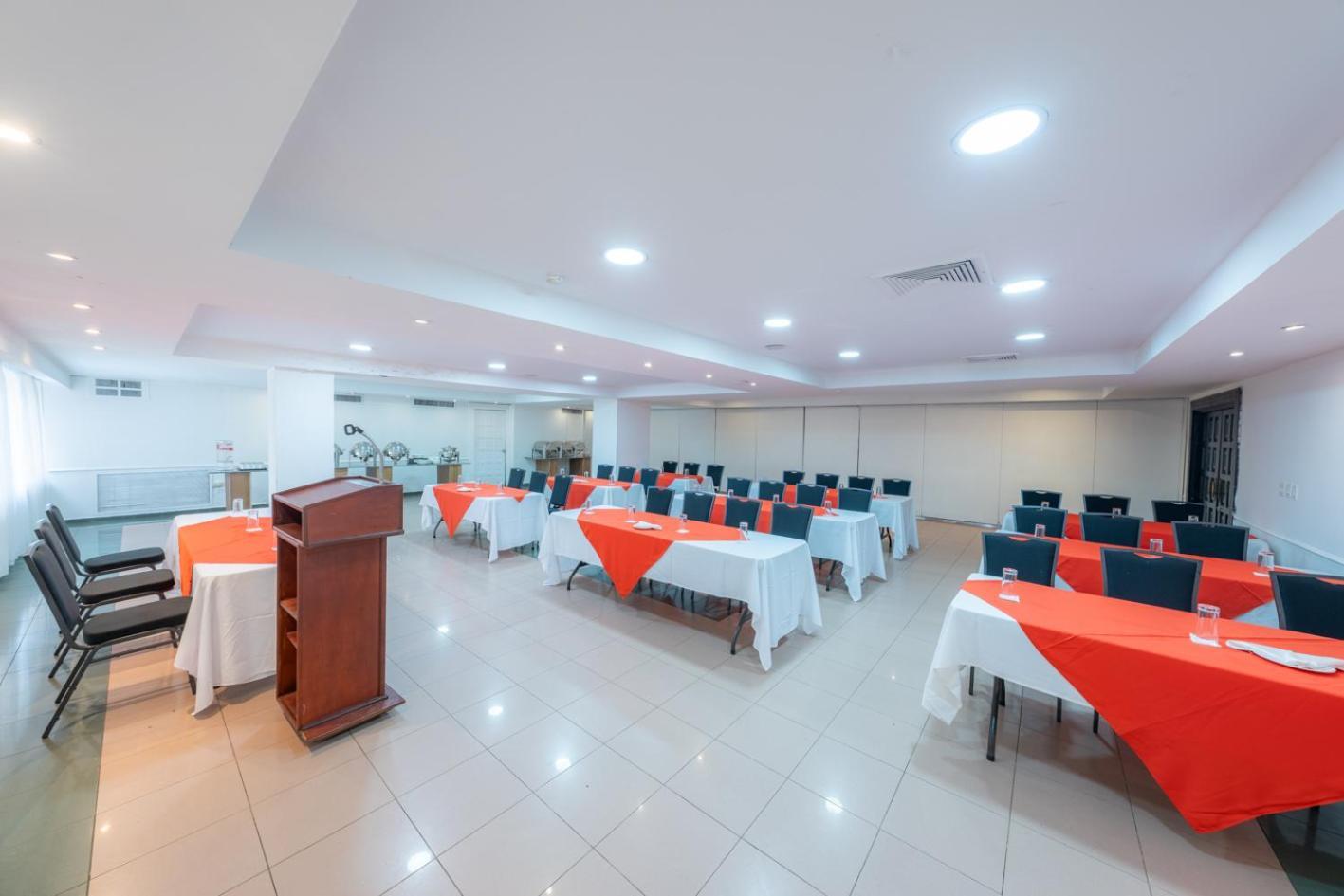 Hotel Faranda Express Soloy And Casino, A Member Of Radisson Individuals Panama City Exterior photo